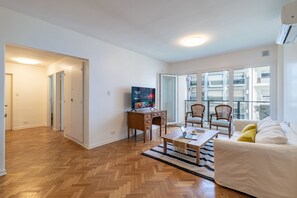 TV - Huge 3-Bedroom Apartment | Families | Recoleta (Ciudad Autónoma de Buenos Aires)