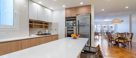 Fridge, microwave, oven, coffee/tea maker