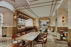 2 bars/lounges, poolside bar - Le Méridien San Diego Downtown (San Diego)