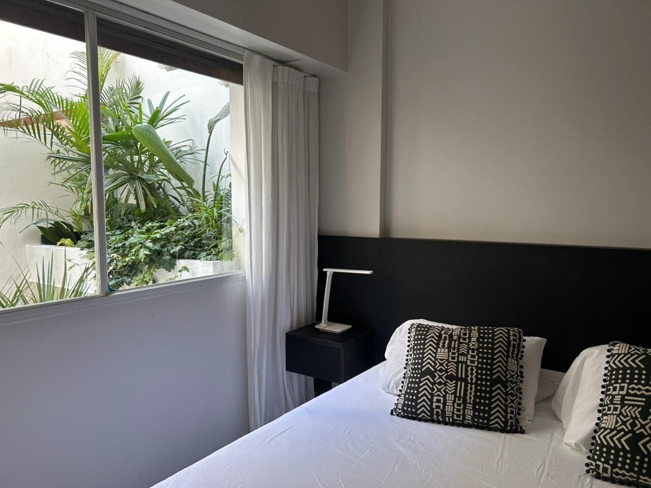 Iron/ironing board, bed sheets