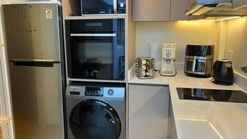 Cookware/dishes/utensils