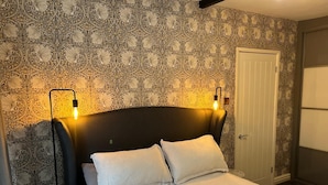 2 chambres, fer et planche à repasser, Wi-Fi, draps fournis
