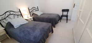 4 bedrooms, iron/ironing board, free WiFi, bed sheets
