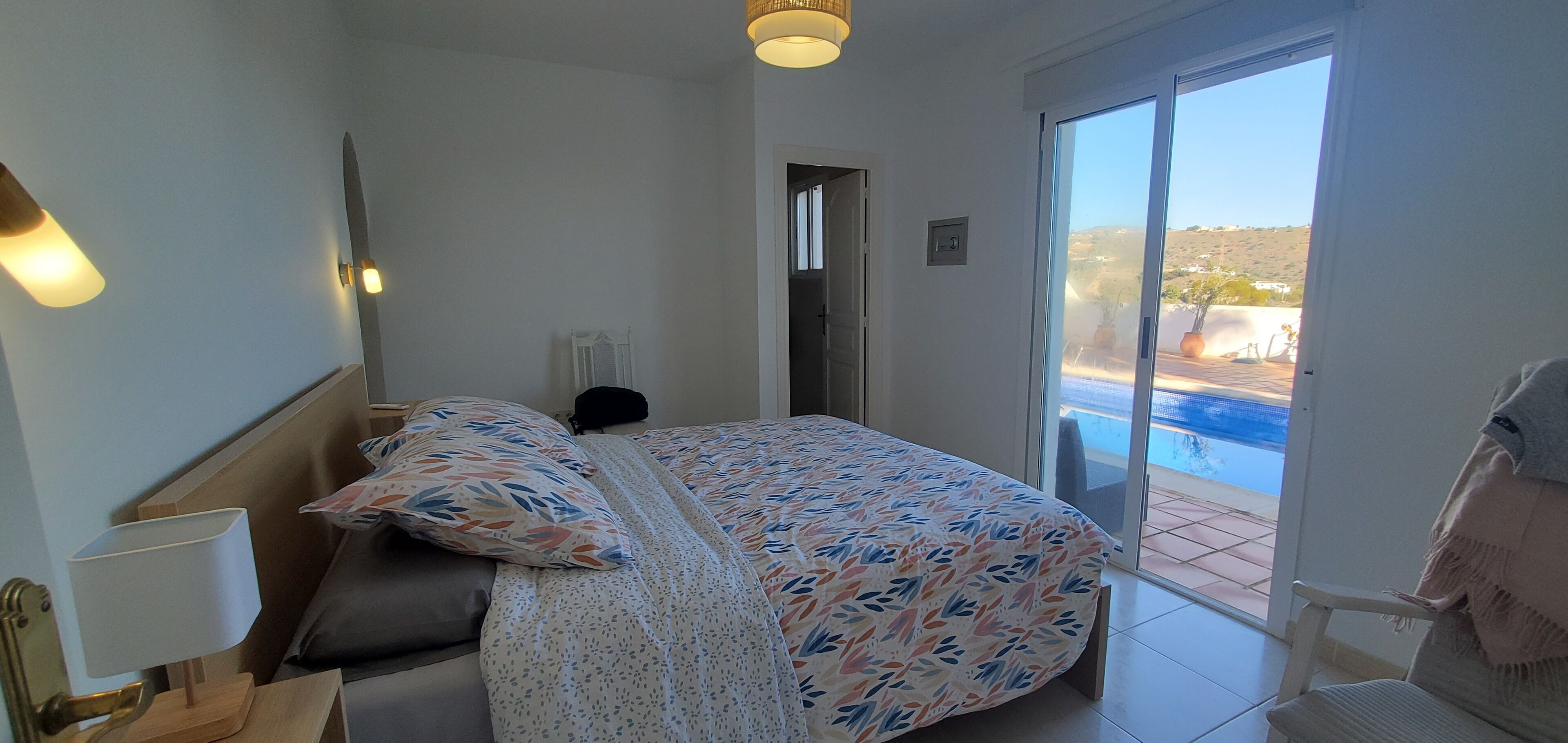 4 slaapkamers, een strijkplank/strijkijzer, gratis wifi, beddengoed