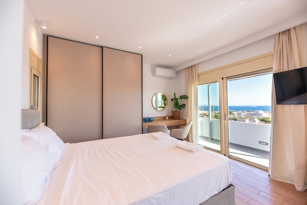 Ropa de cama de alta calidad, colchones con efecto memoria y minibar