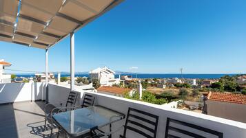 Superior Suite, Balcony, Sea View | Outdoor dining