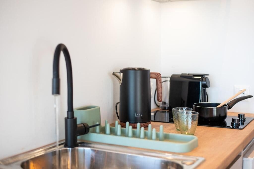 Espressomaschine, Wasserkocher mit Kaffee-/Teezubehör, Wasserkocher