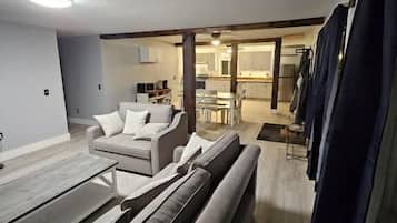 Rumah Standar, patio | Area keluarga