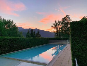 Outdoor pool, a heated pool - Morz'Inn- Wake up to the mountains in Morzine (Morzine)