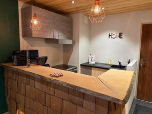 Fridge, microwave, oven, stovetop - Morz'Inn- Wake up to the mountains in Morzine (Morzine)
