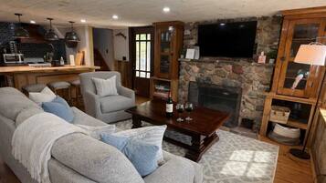 Een televisie, een open haard en videogames