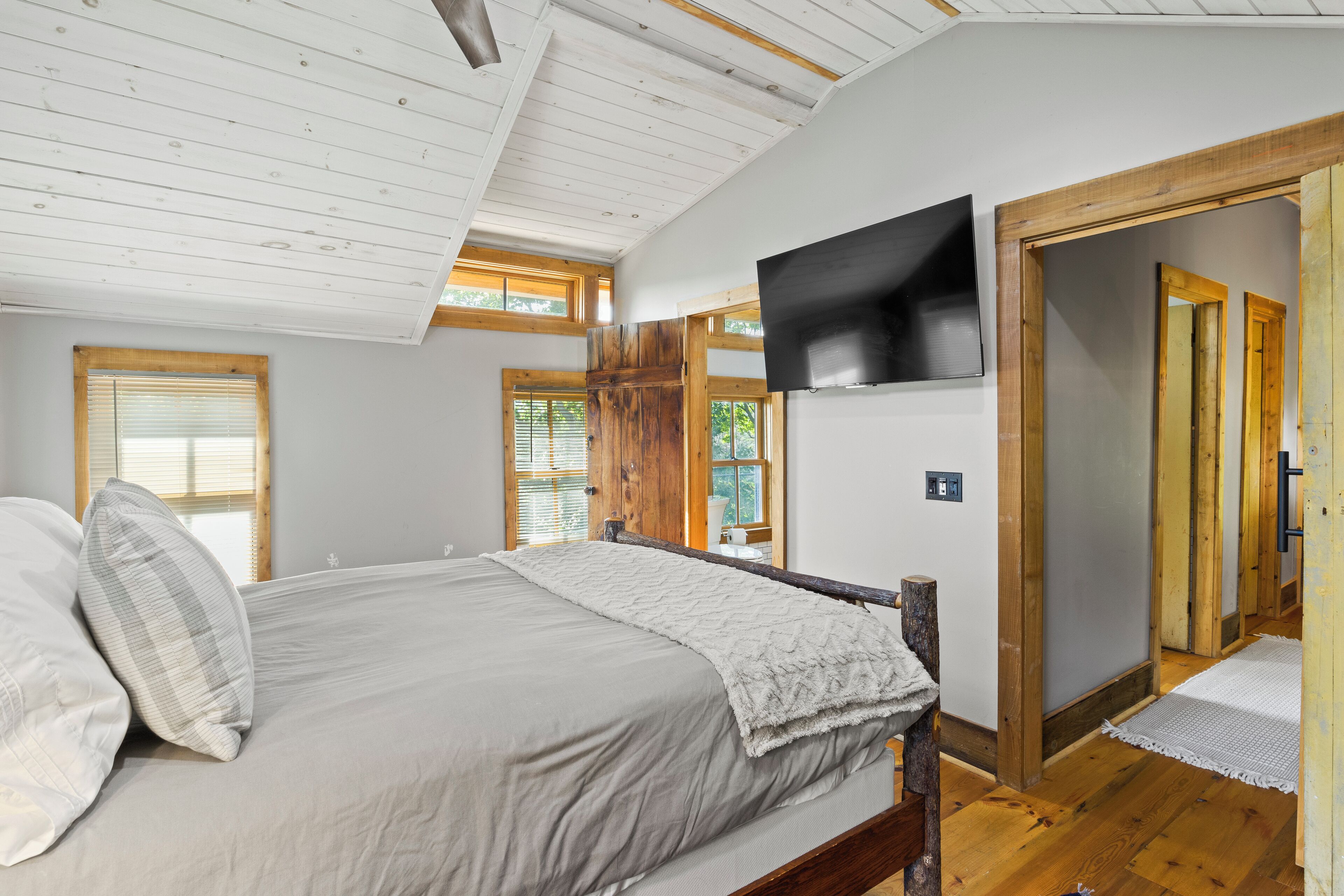 2 habitaciones, tabla de planchar con plancha y acceso a internet 