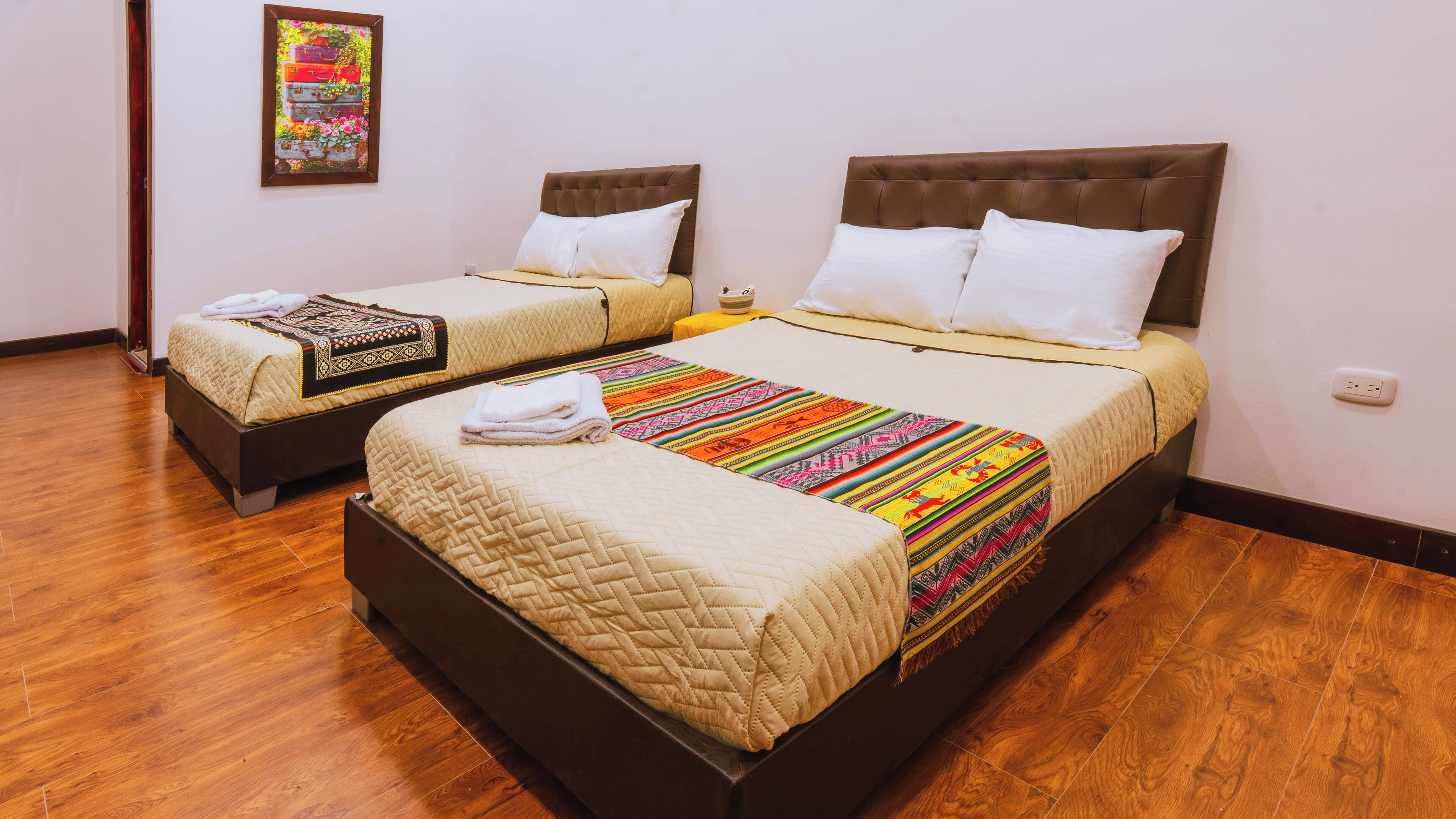 Standard Twin Room | Meja, ruang kerja komputer riba, Wi-fi percuma 