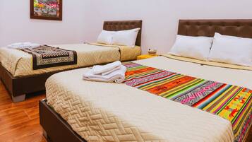 Standard Twin Room | Desk, laptop workspace, free WiFi