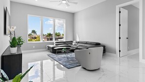 Unclassified image, 4 of 43, button - Intervillas Florida - Villa Carrera (Cape Coral)