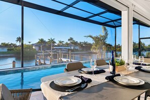 Dining - Intervillas Florida - Villa Carrera (Cape Coral)
