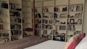 Unclassified image, 2 of 16, button - The Library, 1-queen bed, 1-bedroom apartment in Hannibal awaits your visit. (Hannibal)