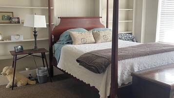 1 bedroom, desk, iron/ironing board, WiFi (free)