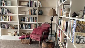 Unclassified image, 5 of 16, button - The Library, 1-queen bed, 1-bedroom apartment in Hannibal awaits your visit. (Hannibal)