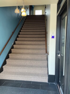 Interior - The Library, a  1-bedroom apartment in Hannibal awaits your visit. (Hannibal)