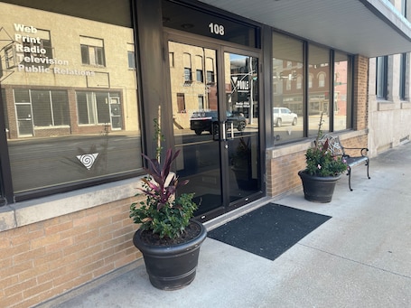 Exterior detail. The Library, a 1-bedroom apartment in Hannibal awaits your visit.