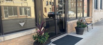 The Library, a  1-bedroom apartment in Hannibal awaits your visit.