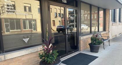 The Library, a 1-bedroom apartment in Hannibal awaits your visit.