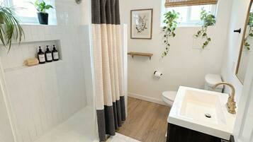 Doccia, asciugacapelli, asciugamani, sapone