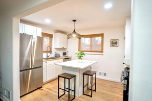 Private kitchen - NEW! Modern 4 Bedroom Home w/ Backyard - 8 Minutes to Downtown, 18 to Red Rocks (Denver)