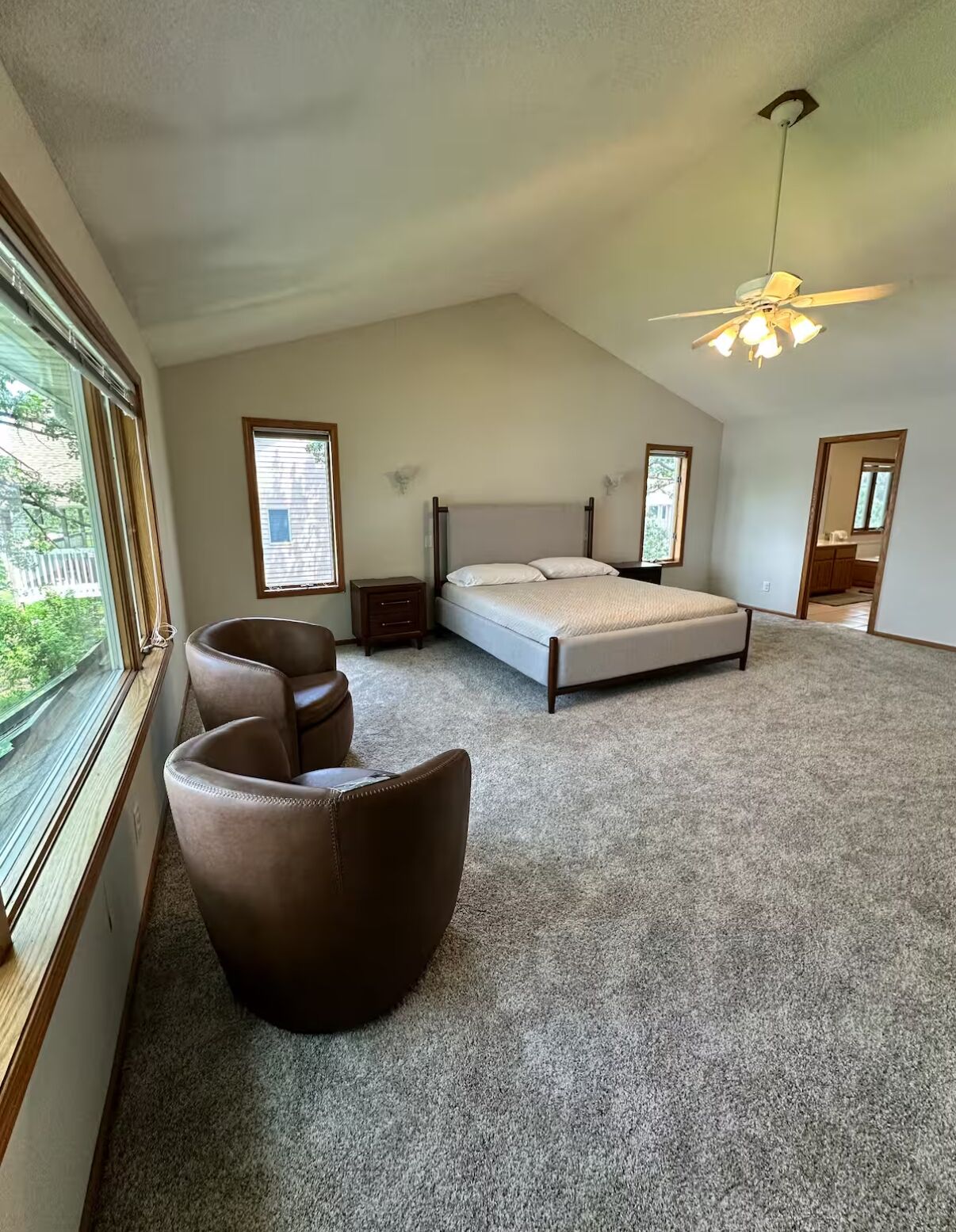 4 chambres, fer et planche à repasser, Wi-Fi, draps fournis