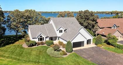 Beautiful Waterfront Estate with sandy shores, next to Willy Mccoys on the water