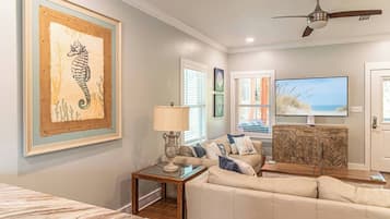 Nhà, 3 phòng ngủ | Khu phòng khách | Sách