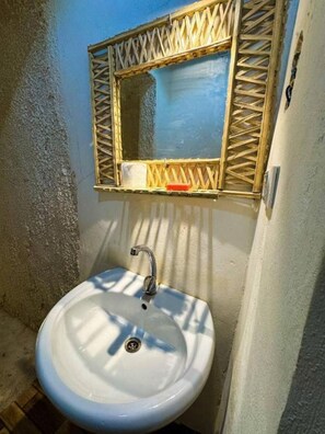 مجففات شعر، مناشف، ورق حمّام