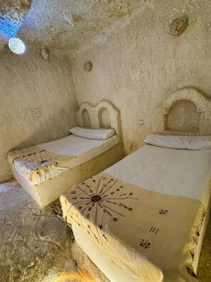 WiFi, bed sheets - Triple Room with Pool View #2 (Marsa Matrouh Governorate)