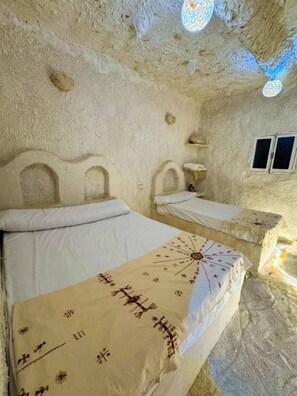 WiFi, bed sheets - Triple Room with Pool View #2 (Marsa Matrouh Governorate)