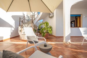 Property grounds - Sarago Room – Le Chele with Sea View, Wi-Fi & Air Conditioning (Torre Lapillo)