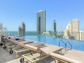 Outdoor pool - Silkhaus Marina Star (Dubai)