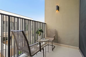 Luxury Apartment, 4 Bedrooms (Apartment) | Balcony - Silkhaus Aura 3 (Dubai)