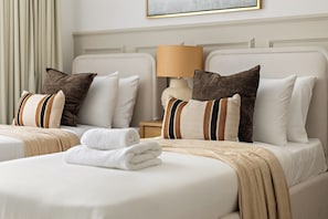 Luxury Apartment, 4 Bedrooms (Apartment) - Silkhaus Aura 3 (Dubai)