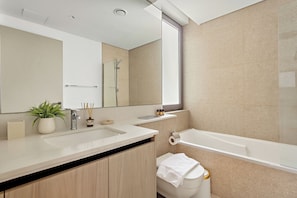 Luxury Apartment, 4 Bedrooms (Apartment) | Bathroom - Silkhaus Aura 3 (Dubai)