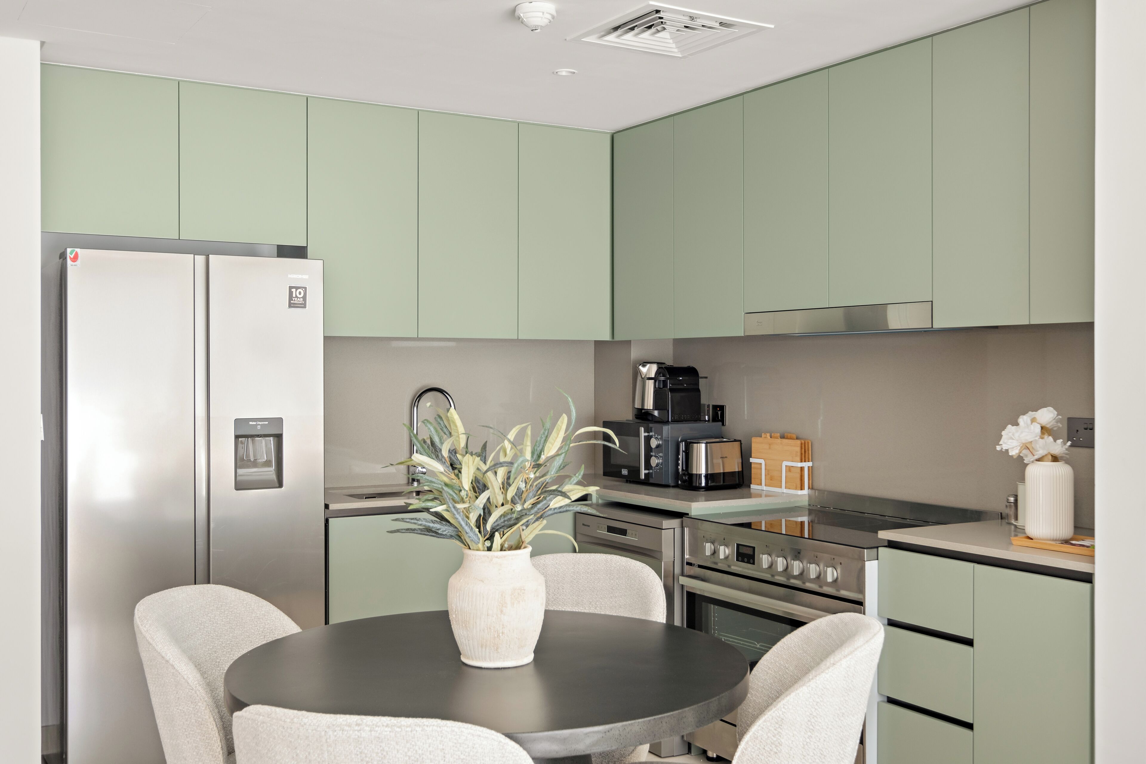 Premium Apartment, 2 Bedrooms (Apartment) | In-room dining