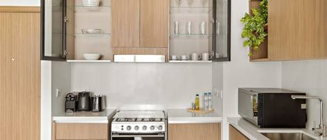 Espresso maker, fridge, microwave, stovetop