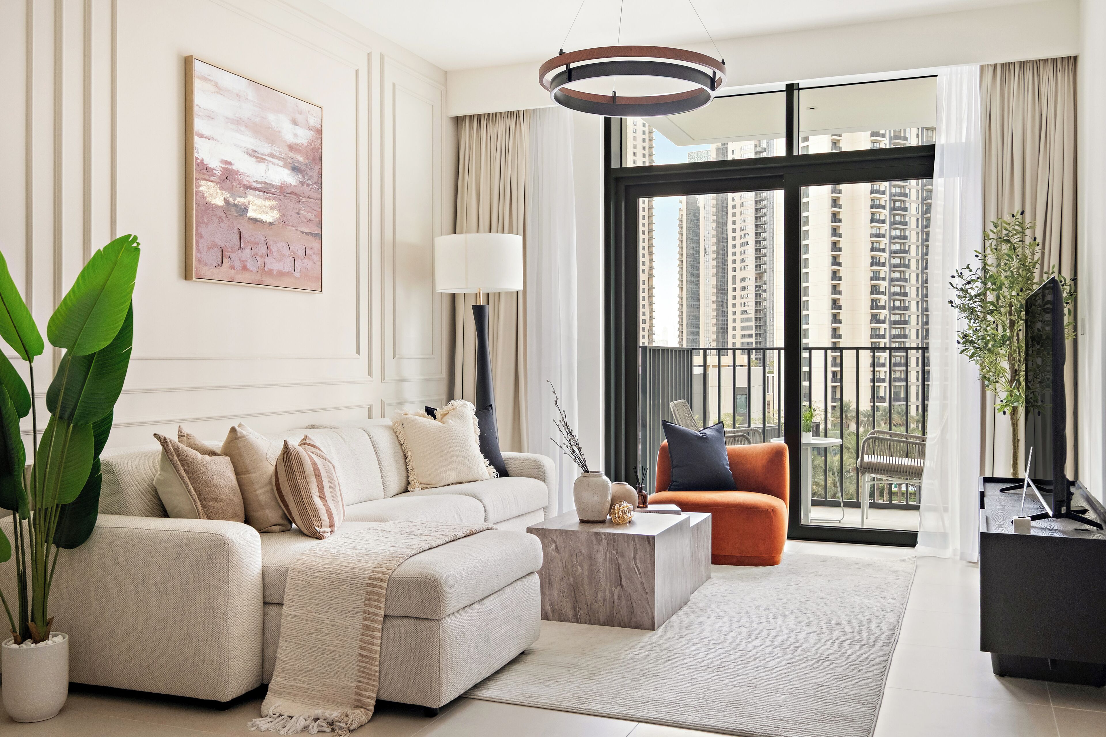 Executive-Apartment, 1 Schlafzimmer (Apartment) | Wohnbereich | 55-Zoll-Smart-TV mit Digitalempfang