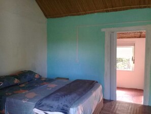 2 bedrooms, iron/ironing board, WiFi