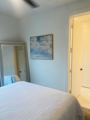 3 habitaciones, tabla de planchar con plancha, wifi y ropa de cama 
