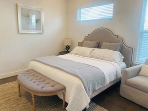 3 habitaciones, tabla de planchar con plancha, wifi y ropa de cama 