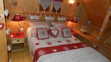 1 dormitorio, tabla de planchar con plancha, Internet y ropa de cama