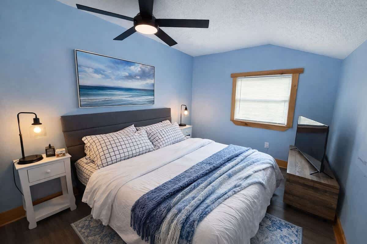 1 dormitorio, tabla de planchar con plancha, wifi y ropa de cama