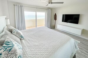 Apartment, Mehrere Betten, Balkon, Meerblick (Daytona Sandpoint 7H-Daytona Beach ) | 2 Schlafzimmer, individuell dekoriert, individuell eingerichtet