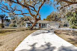 Exterior detail - Port Orange Linda's Lizard Landing (Port Orange)